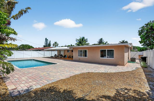 1007 SE 6th St, Deerfield Beach, FL 33441