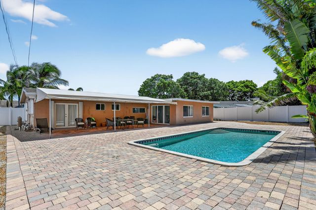 1007 SE 6th St, Deerfield Beach, FL 33441