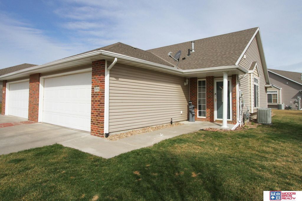 8976 Broken Spoke Drive, Lincoln, NE 68507
