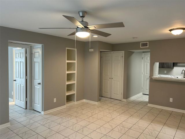 1880 White Oak Drive 103, Houston, TX 77009