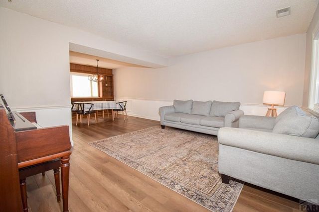 45 Verdosa Dr, Pueblo, CO 81005