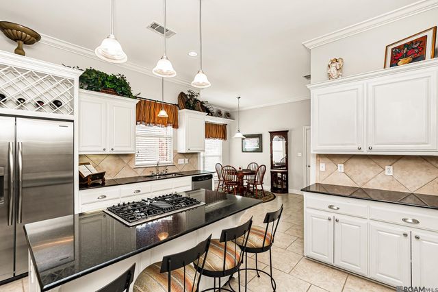 5427 Courtyard Dr, Gonzales, LA 70737