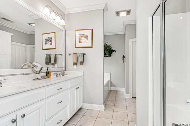5427 Courtyard Dr, Gonzales, LA 70737