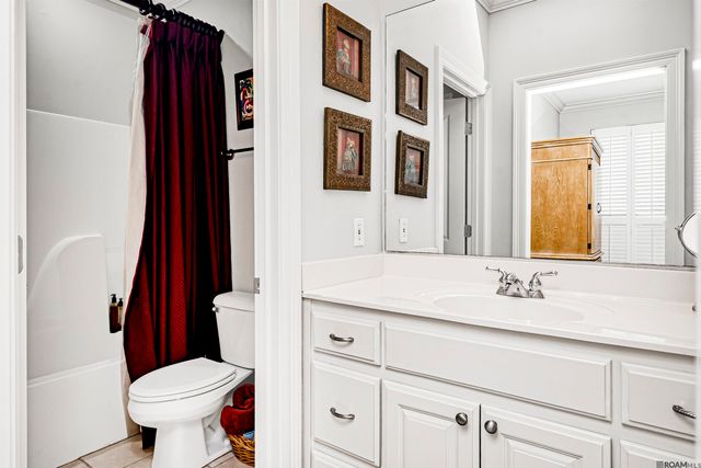 5427 Courtyard Dr, Gonzales, LA 70737