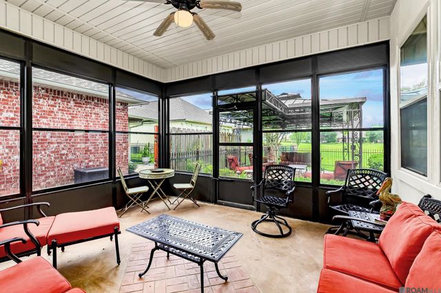 5427 Courtyard Dr, Gonzales, LA 70737