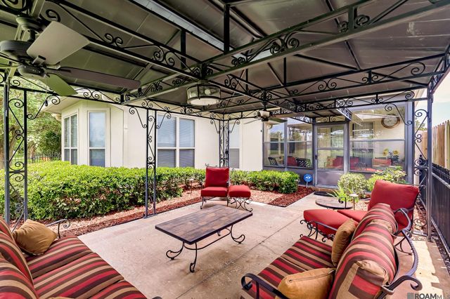 5427 Courtyard Dr, Gonzales, LA 70737