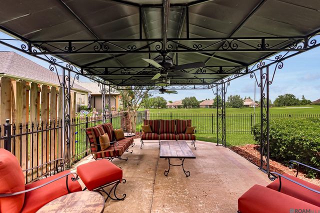 5427 Courtyard Dr, Gonzales, LA 70737