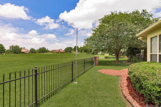 5427 Courtyard Dr, Gonzales, LA 70737