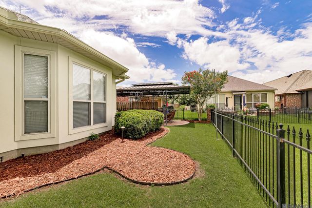5427 Courtyard Dr, Gonzales, LA 70737