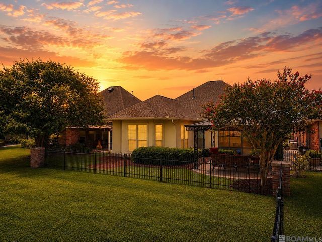 5427 Courtyard Dr, Gonzales, LA 70737