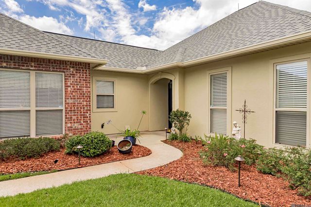 5427 Courtyard Dr, Gonzales, LA 70737
