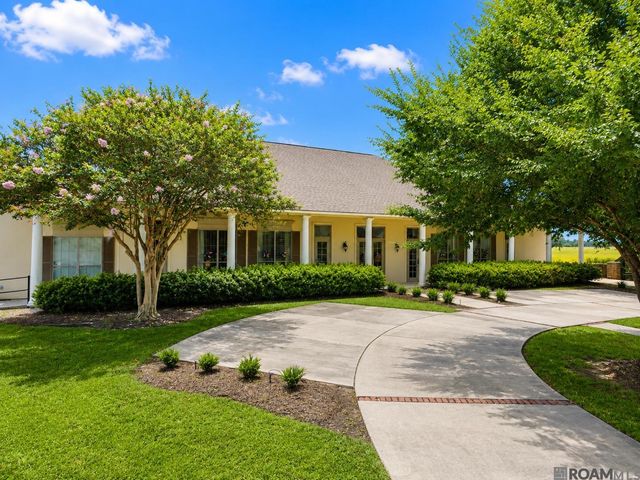 5427 Courtyard Dr, Gonzales, LA 70737