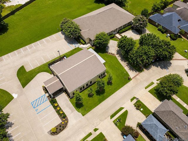 5427 Courtyard Dr, Gonzales, LA 70737