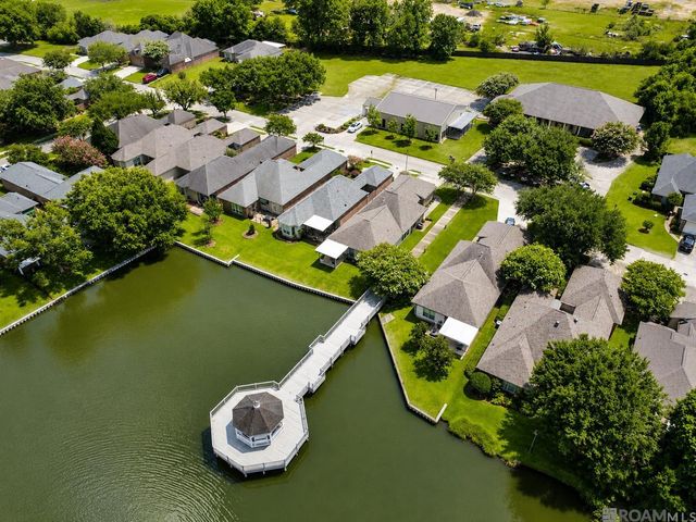 5427 Courtyard Dr, Gonzales, LA 70737