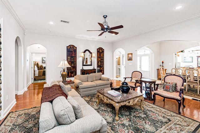 5427 Courtyard Dr, Gonzales, LA 70737