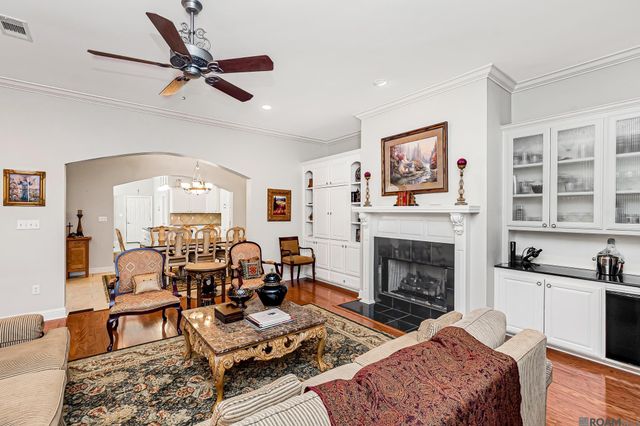 5427 Courtyard Dr, Gonzales, LA 70737