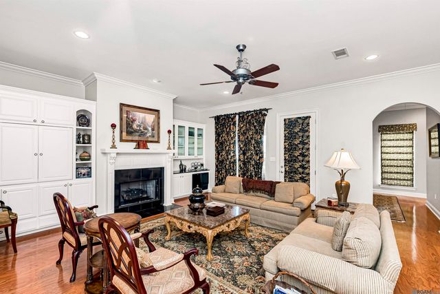 5427 Courtyard Dr, Gonzales, LA 70737