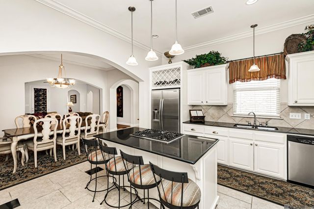5427 Courtyard Dr, Gonzales, LA 70737