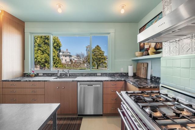 16 Wolcott Rd, Lynn, MA 01902