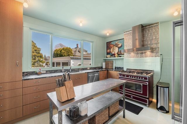 16 Wolcott Rd, Lynn, MA 01902