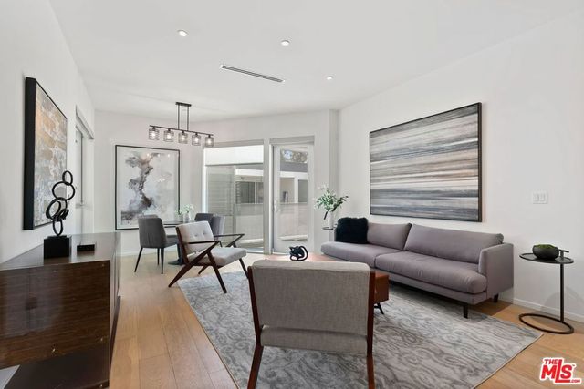 1030 N Kings Road 306, West Hollywood, CA 90069