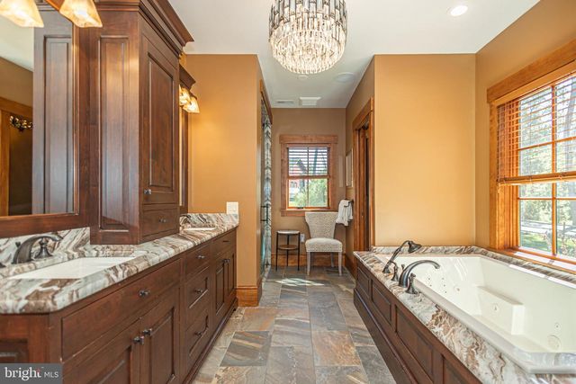 992 - 994 WORTHINGTON MILL RD, Newtown, PA 18940