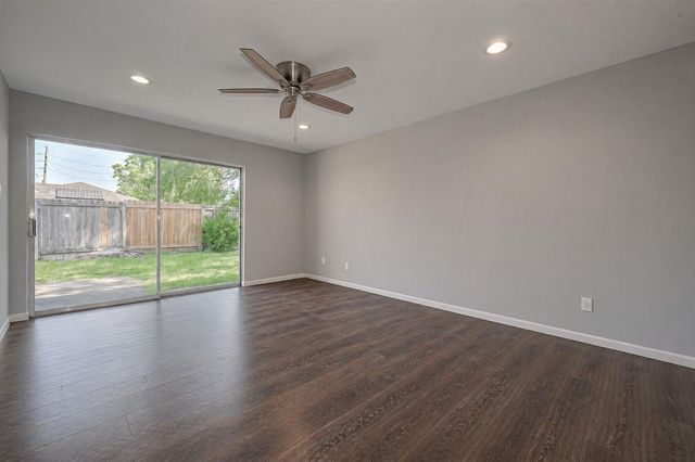 319 Gentilly Dr, Katy, TX 77450