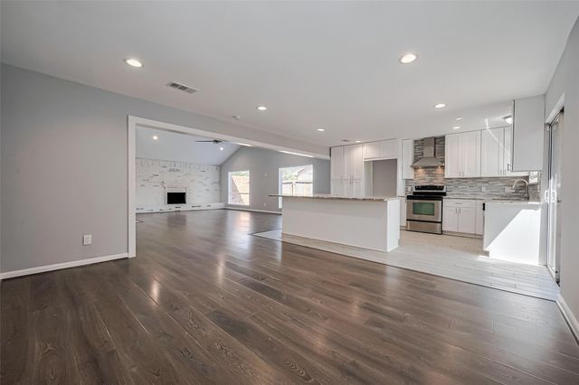 319 Gentilly Dr, Katy, TX 77450