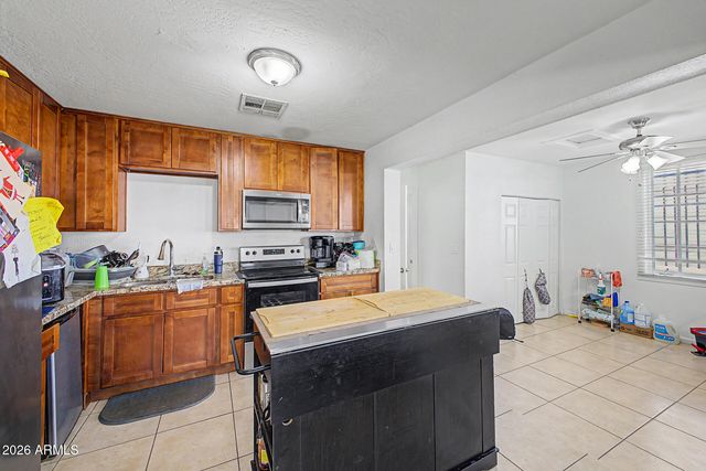 3915 E CHEERY LYNN Road, Phoenix, AZ 85018