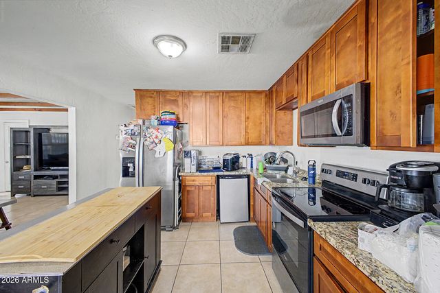 3915 E CHEERY LYNN Road, Phoenix, AZ 85018