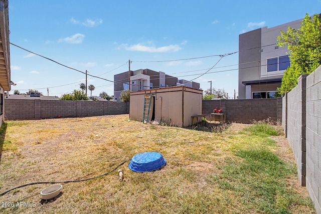 3915 E CHEERY LYNN Road, Phoenix, AZ 85018