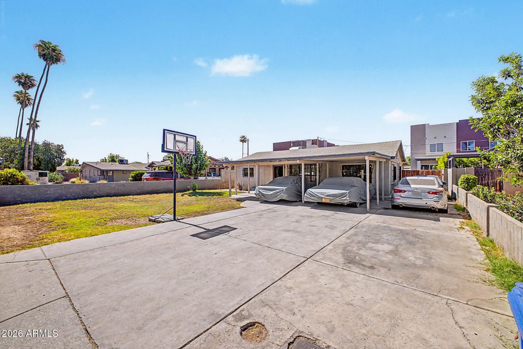 3915 E CHEERY LYNN Road, Phoenix, AZ 85018 — photo 3