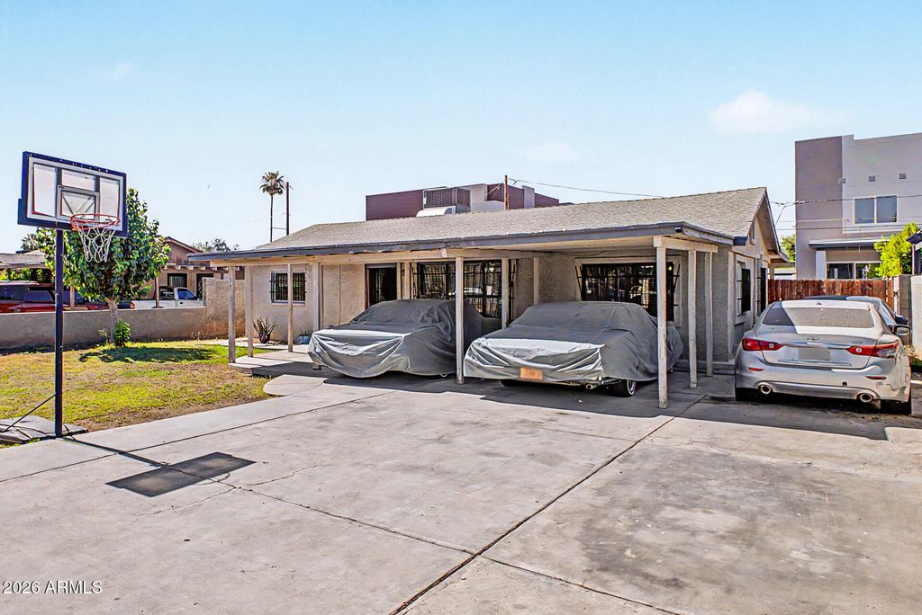 3915 E CHEERY LYNN Road, Phoenix, AZ 85018 — photo 4