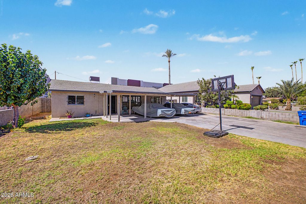 3915 E CHEERY LYNN Road, Phoenix, AZ 85018 — photo 5