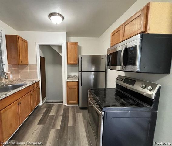 19216 Woodside Street, Harper Woods, MI 48225