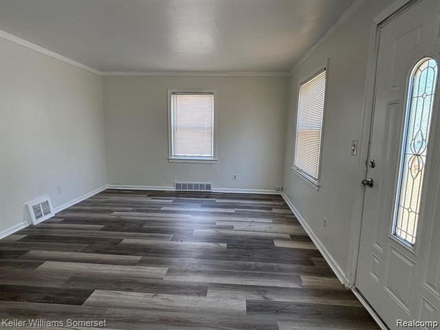 19216 Woodside Street, Harper Woods, MI 48225