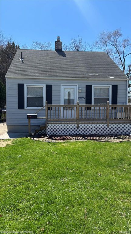 19216 Woodside Street, Harper Woods, MI 48225
