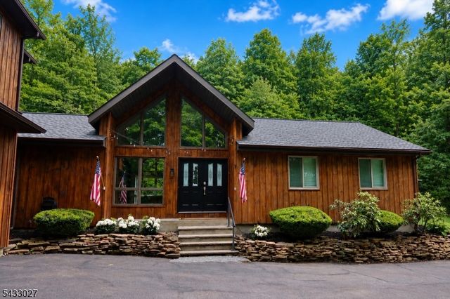 625 Maxim Dr, Hopatcong Boro, NJ 07821