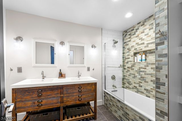 625 Maxim Dr, Hopatcong Boro, NJ 07821