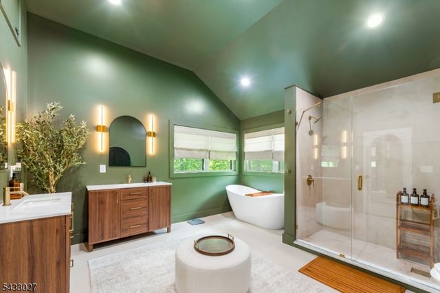 625 Maxim Dr, Hopatcong Boro, NJ 07821