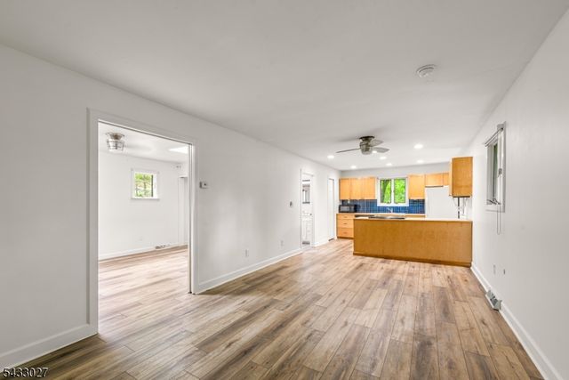 625 Maxim Dr, Hopatcong Boro, NJ 07821