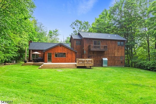625 Maxim Dr, Hopatcong Boro, NJ 07821
