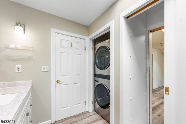 625 Maxim Dr, Hopatcong Boro, NJ 07821