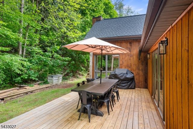 625 Maxim Dr, Hopatcong Boro, NJ 07821
