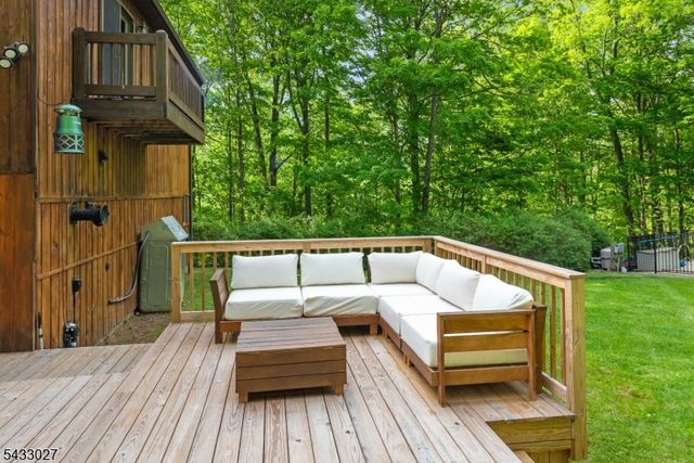 625 Maxim Dr, Hopatcong Boro, NJ 07821