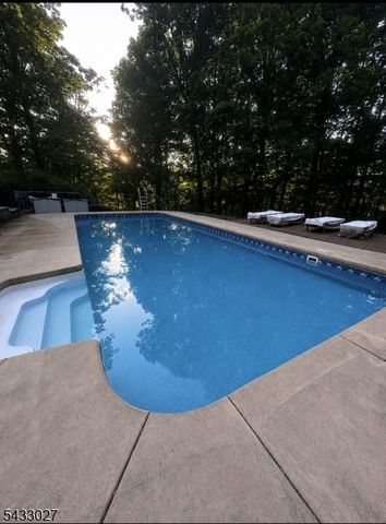 625 Maxim Dr, Hopatcong Boro, NJ 07821