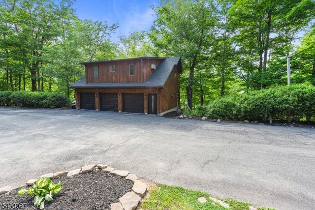 625 Maxim Dr, Hopatcong Boro, NJ 07821