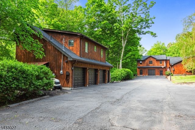625 Maxim Dr, Hopatcong Boro, NJ 07821