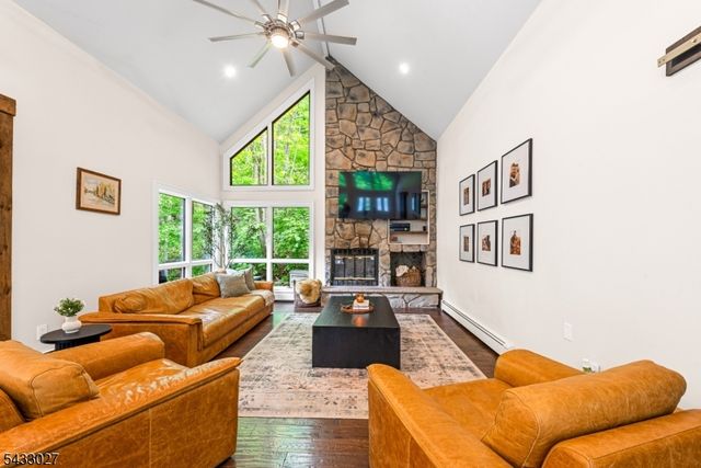 625 Maxim Dr, Hopatcong Boro, NJ 07821
