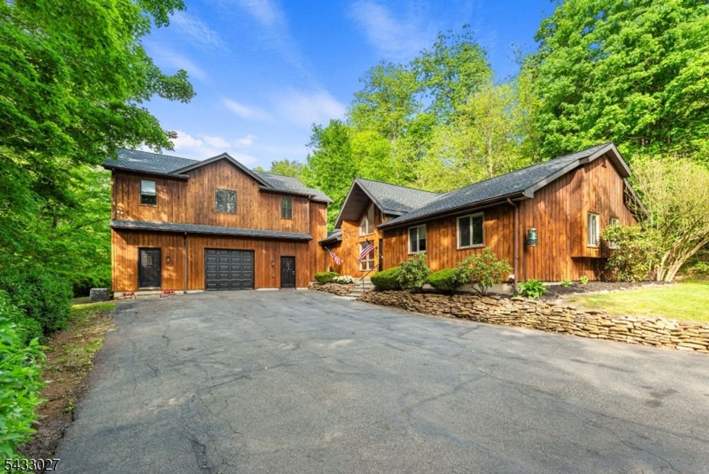 625 Maxim Dr, Hopatcong Boro, NJ 07821